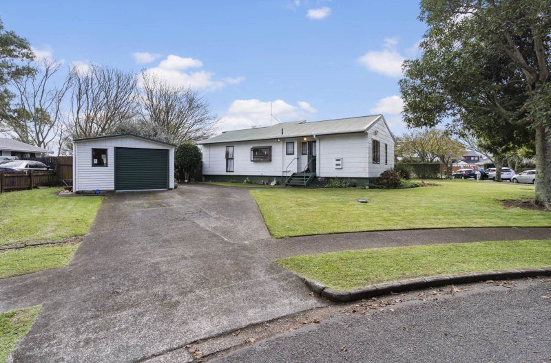 11 Kindergarten Drive, Conifer Grove, Takanini - Carousel 1