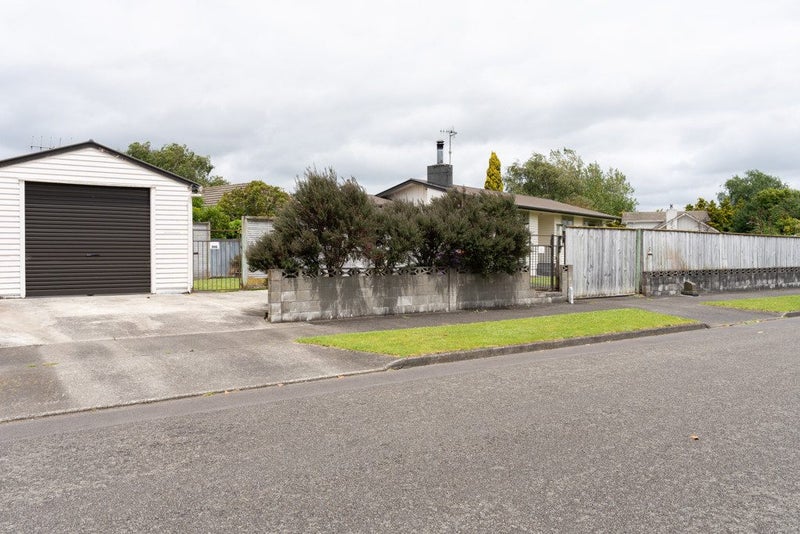 2 Croxley Place, Terrace End, Palmerston North - Carousel 17