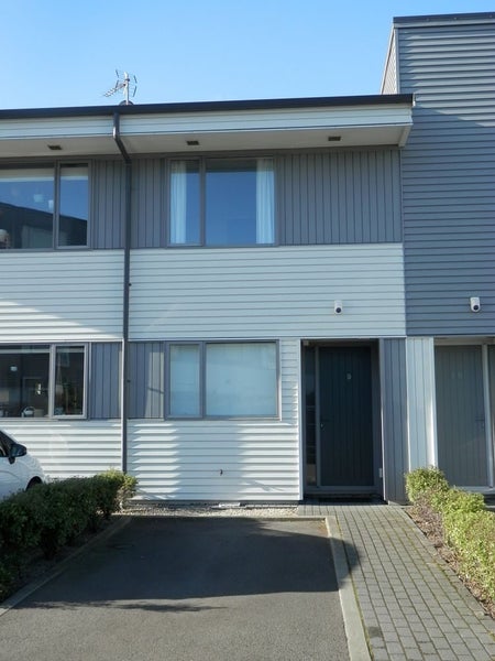 9/2 Stone St, Miramar, Wellington - Carousel 1