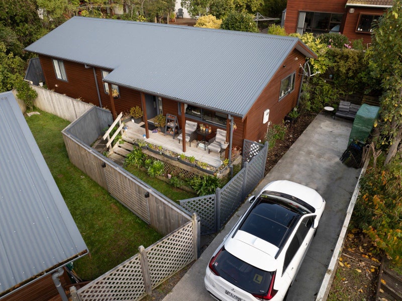 96 Larsen Crescent, Tawa, Wellington - Carousel 1