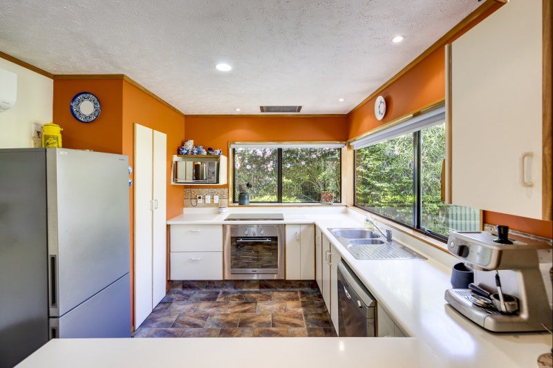 1311 Caroline Road, Mayfair, Hastings - Carousel 2