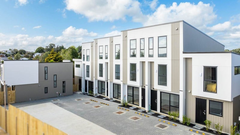 2/38 Kaikoura Street, Henderson, Auckland - Carousel 1