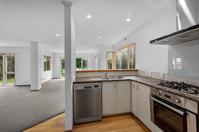 1/31 Wolsley Avenue, Milford, Auckland - Carousel 2