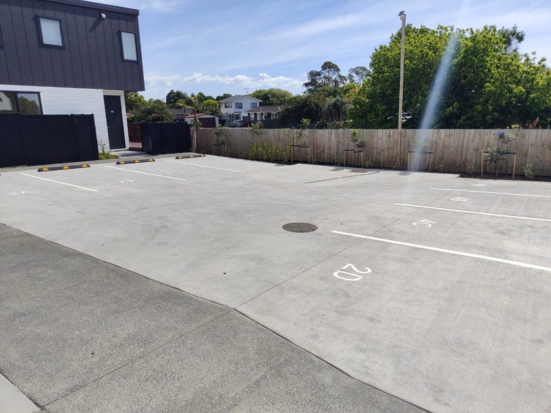 2 Orinda Close, Botany Downs, Auckland - Carousel 10