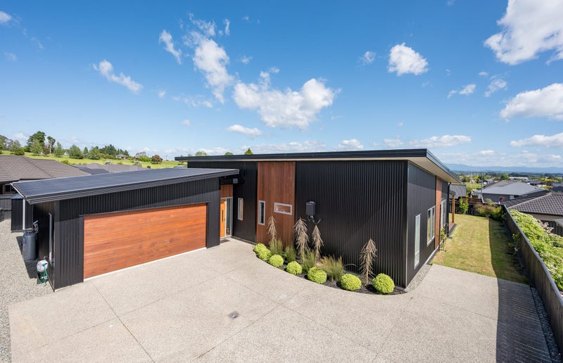 4 Tarn Close, Pyes Pa, Tauranga - Carousel 1