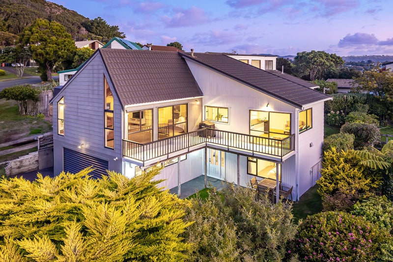 22 Mercury Way, Whitby, Porirua - Carousel 1
