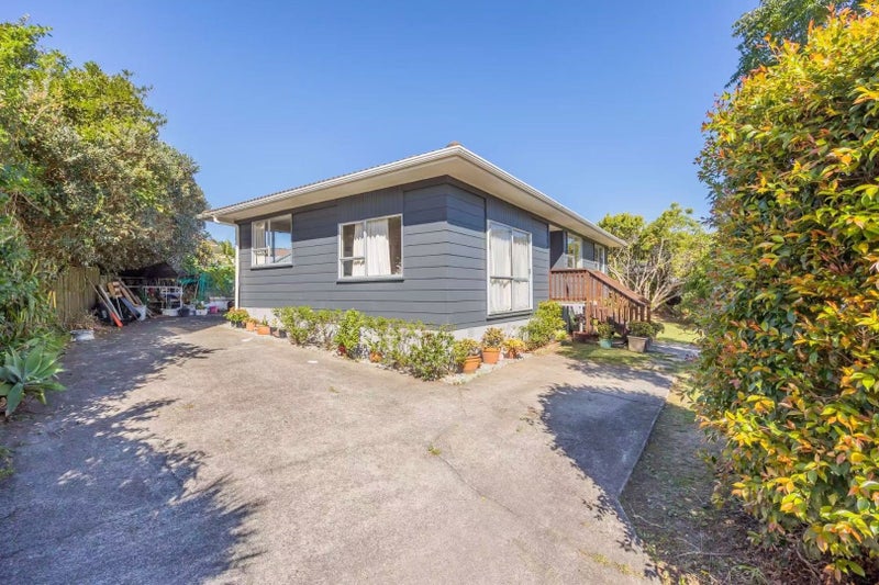 5 Merida Place, Unsworth Heights, Auckland - Carousel 1