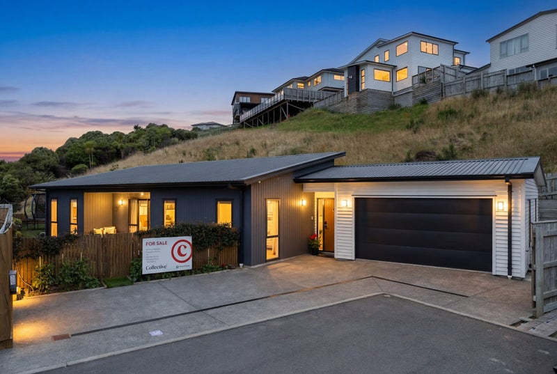 18 Hattersley Grove, Churton Park, Wellington - Carousel 1