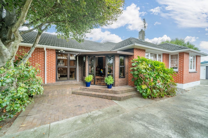 8 Kelly Grove, Elderslea, Upper Hutt - Carousel 1