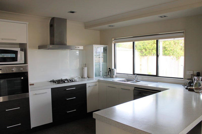 1 Girvan Terrace, Wattle Downs, Auckland - Carousel 2