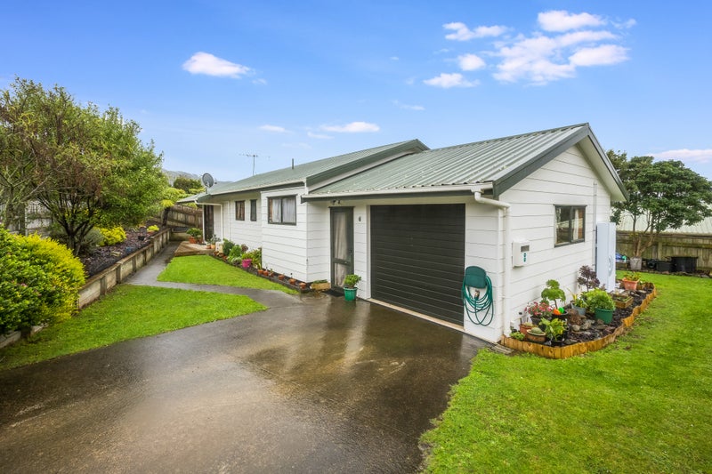 8 Ribbonwood Terrace, Ranui, Porirua - Carousel 2