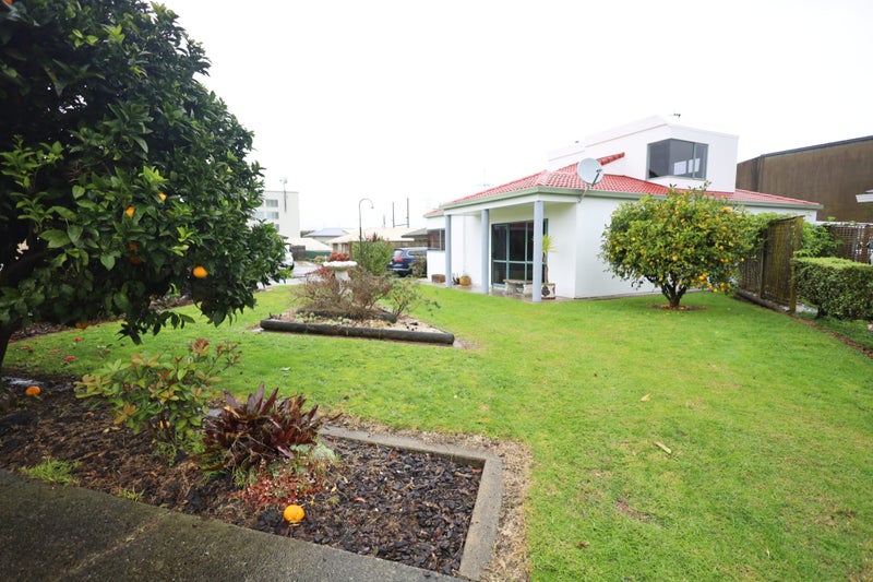 10 Racecourse Way, Gate Pa, Tauranga - Carousel 2