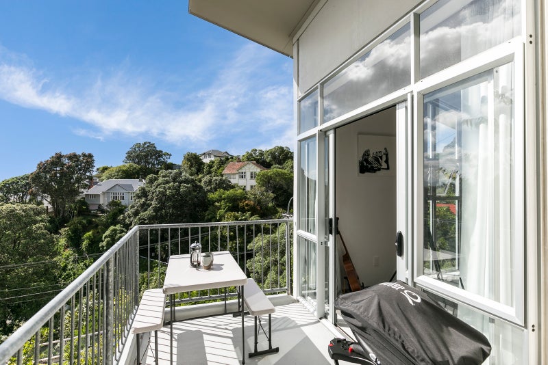 8 Norna Crescent, Kelburn, Wellington - Carousel 1