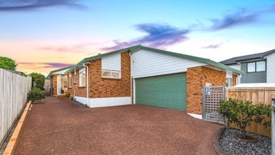 142A Hutchinson Avenue, New Lynn, Auckland - Carousel 1