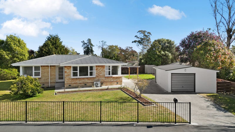 1 Keitha Place, Glenview, Hamilton - Carousel 1