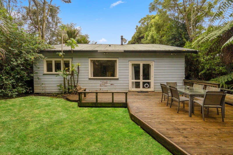 139 Woodlands Park Road, Titirangi, Auckland - Carousel 2