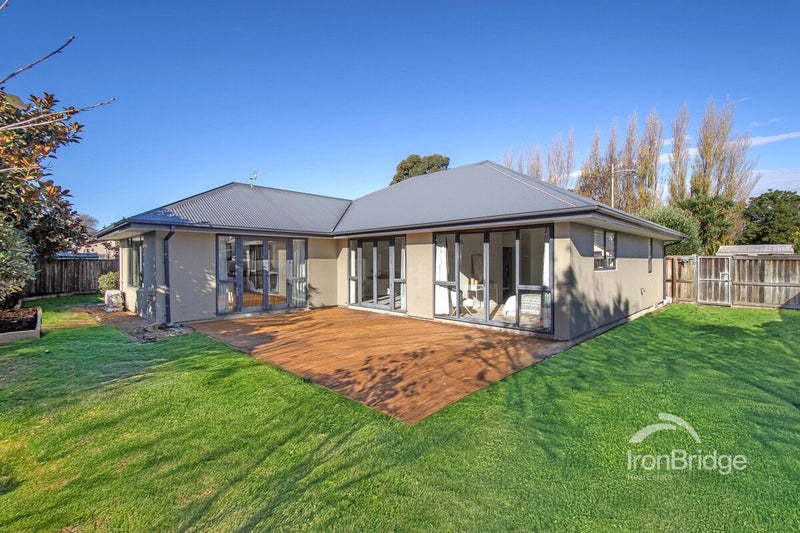 4 East Ellington Drive, Mairehau, Christchurch - Carousel 2