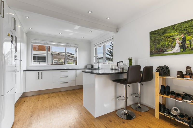 52 Shakespear Road, Army Bay, Whangaparaoa - Carousel 2