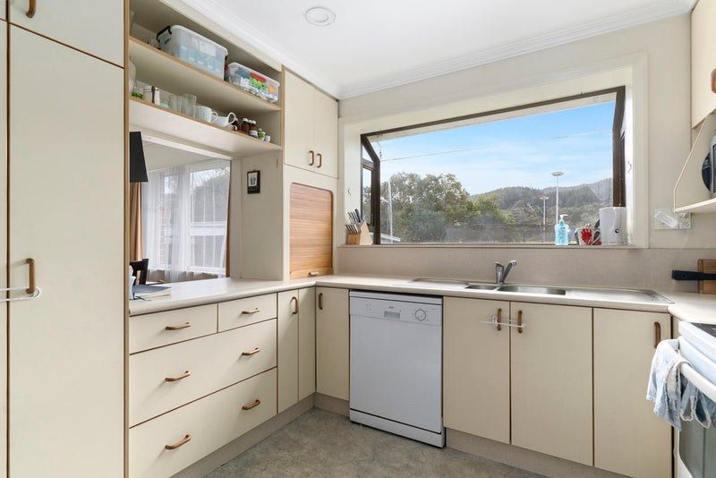 60 Mcleod Street, Elderslea, Upper Hutt - Carousel 2