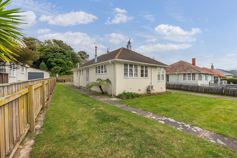 52 Mungavin Avenue, Ranui, Porirua - Carousel 2