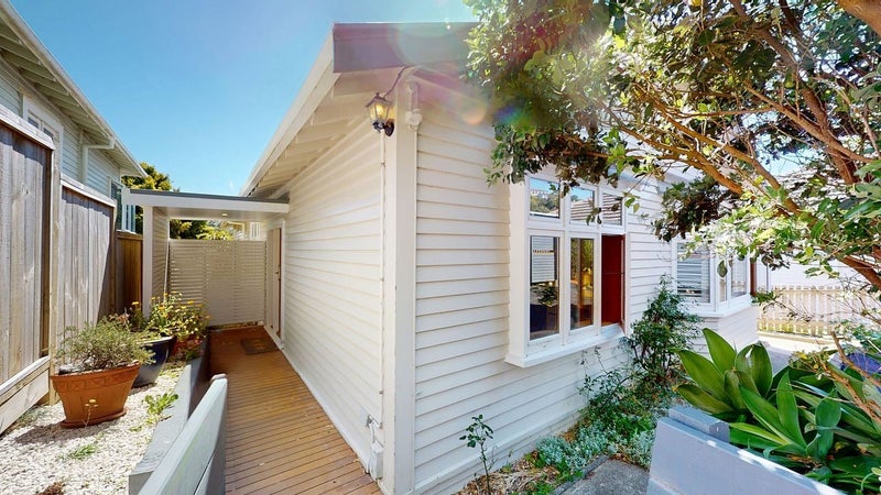 85 Totara Road, Miramar, Wellington - Carousel 1