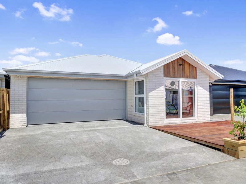 5 Eminence Drive, Northwood, Christchurch - Carousel 1