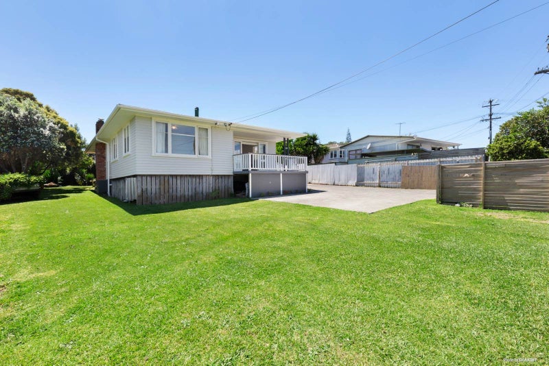 3 Quiet Street, Te Atatu South, Auckland - Carousel 2