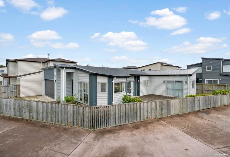 12 Karetai Crescent, Favona, Auckland - Carousel 1
