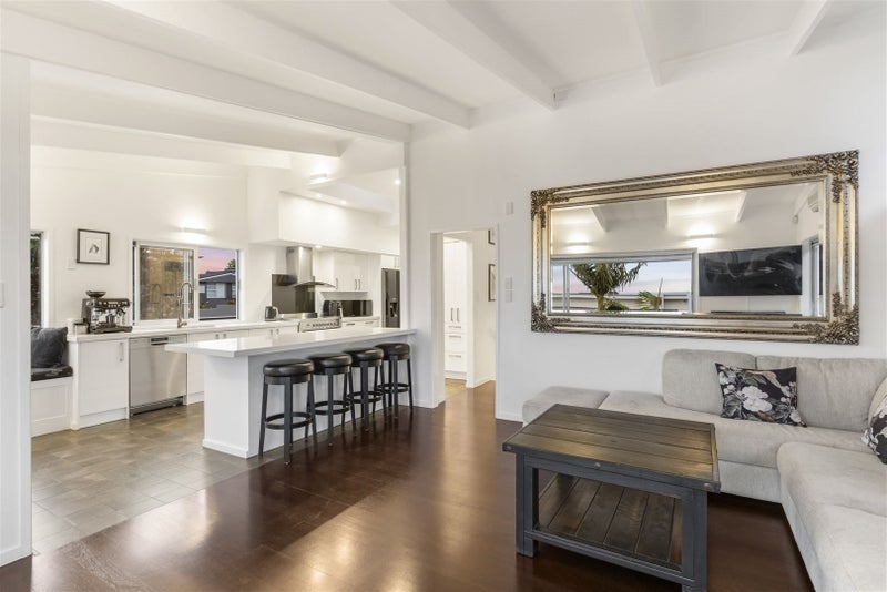 1/41 Seaview Road, Castor Bay, Auckland - Carousel 2