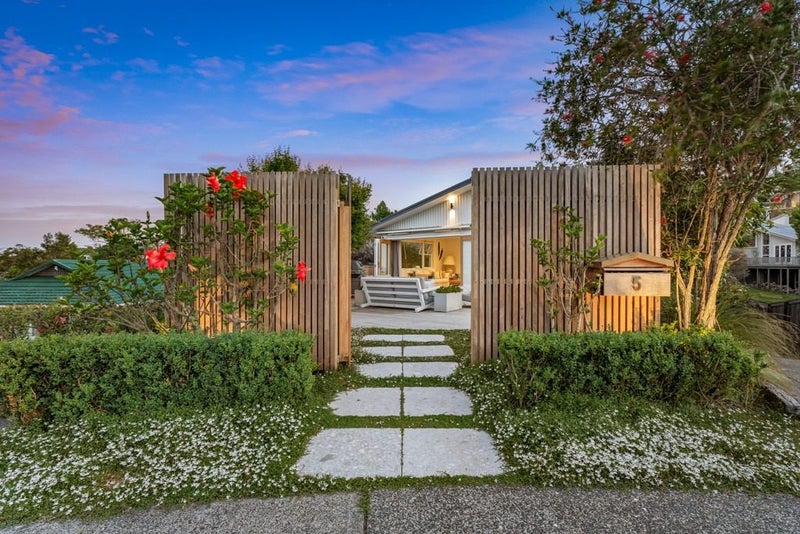 5 Chevron Place, Castor Bay, Auckland - Carousel 2