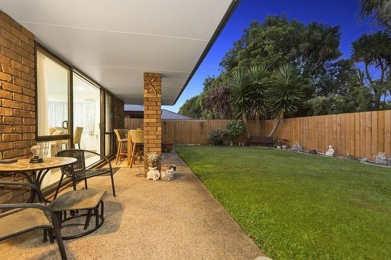 64 Nielsen Gardens, Rototuna, Hamilton - Carousel 14