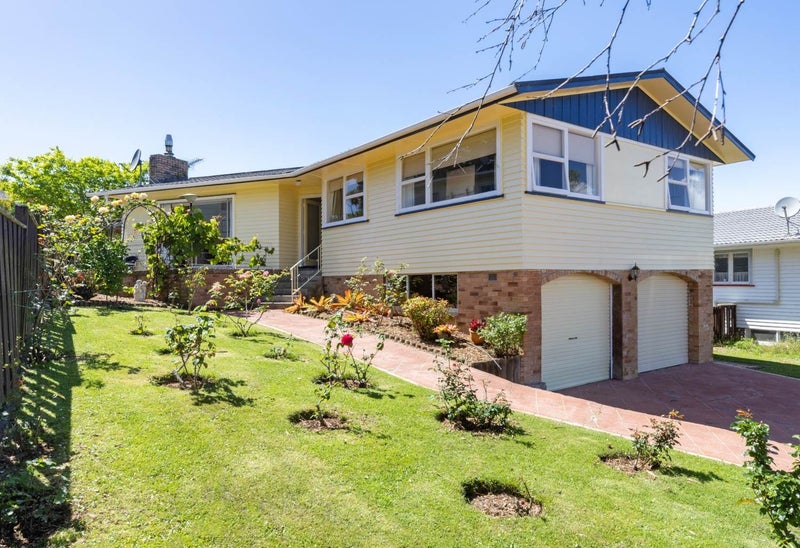 15 Pasteur Place, New Windsor, Auckland - Carousel 1