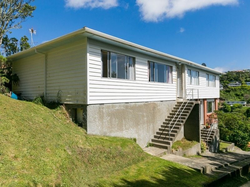 1/4 Glanmire Road, Newlands, Wellington - Carousel 1