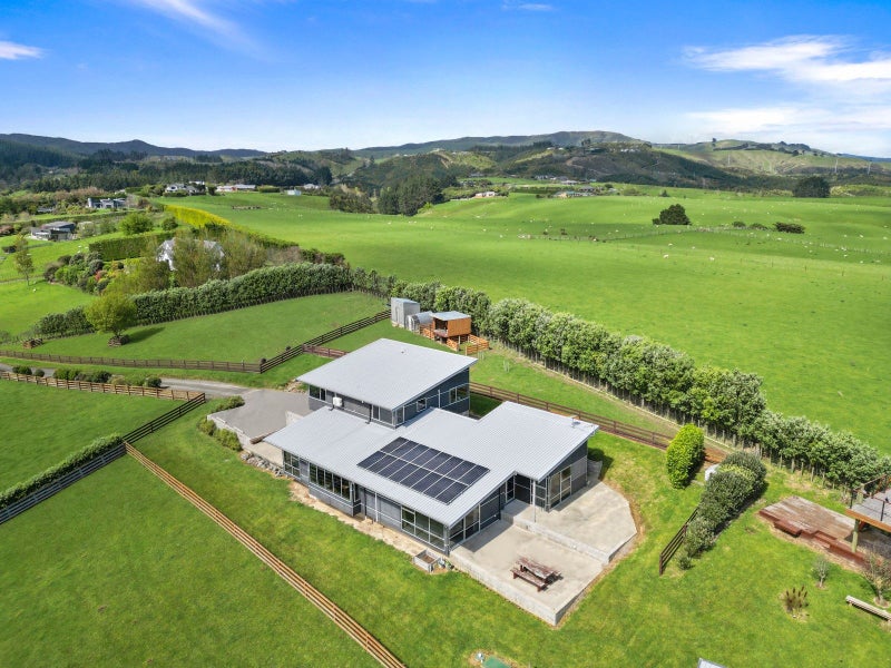 33 Oram Drive, Turitea, Palmerston North - Carousel 2