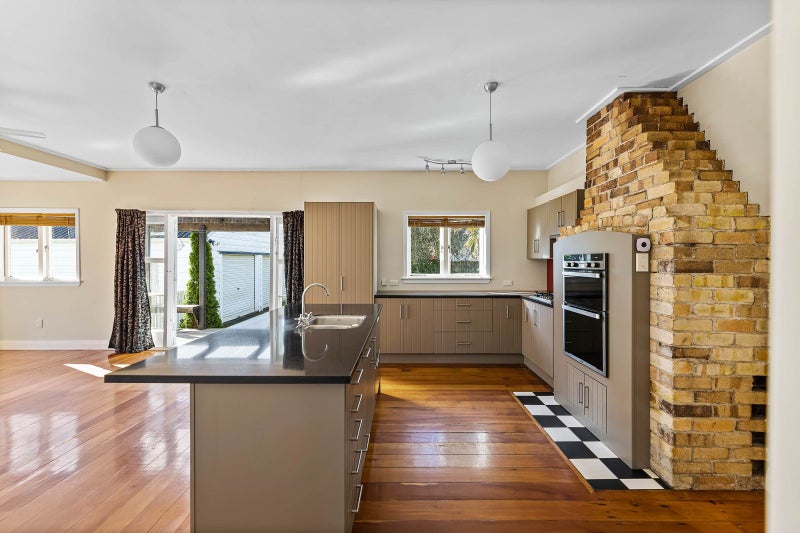 15 Myrtle Street, Hamilton East, Hamilton - Carousel 2