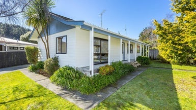 1 Moonstone Grove, Birchville, Upper Hutt - Carousel 1
