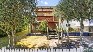 55 Seaview Terrace, Mount Albert, Auckland - Carousel 1