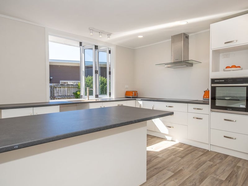 2 Shelswell Street, Westport, Westport - Carousel 2