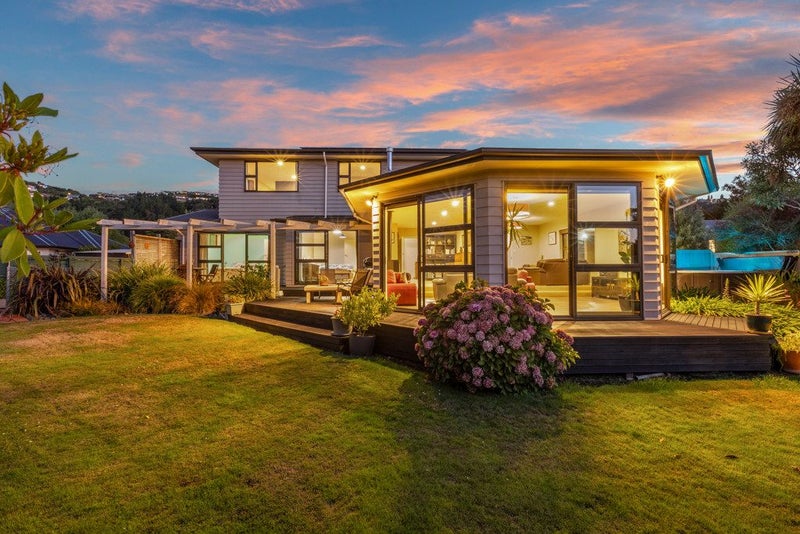 33 Eastern Terrace, Beckenham, Christchurch - Carousel 1