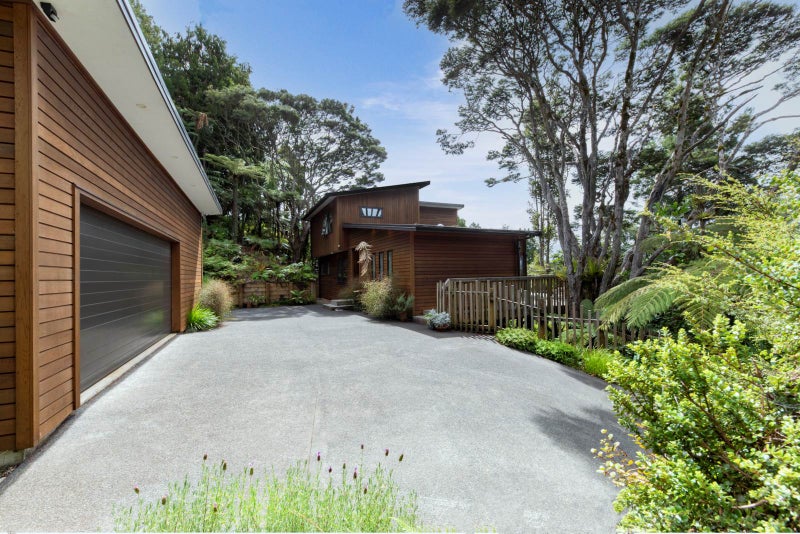 410A Scenic Drive, Waiatarua, Auckland - Carousel 1
