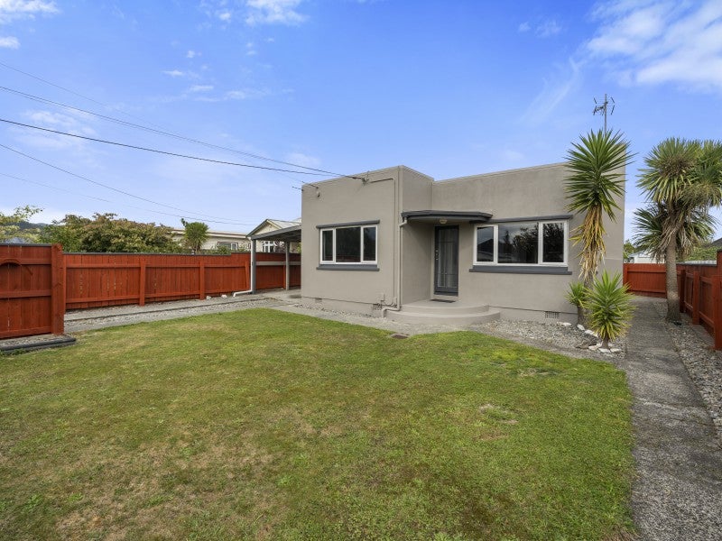 12 Liverpool Street, Trentham, Upper Hutt - Carousel 1