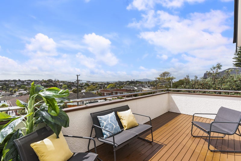 1/26 Quebec Road, Milford, Auckland - Carousel 1