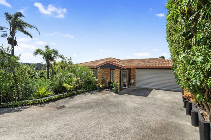 2/13 Arran Road, Browns Bay, Auckland - Carousel 1