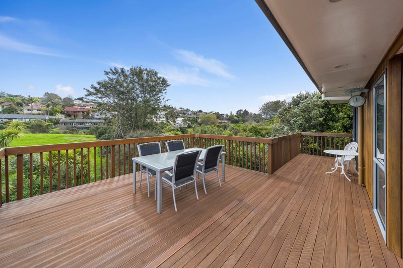 19 Bayside Drive, Browns Bay, Auckland - Carousel 1