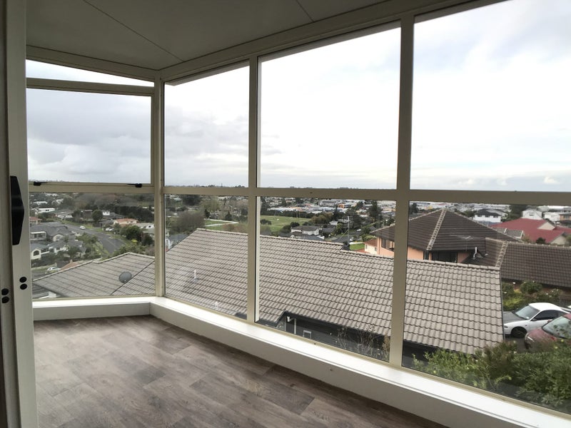 16 McFetridge Place, Hillcrest, Auckland - Carousel 16