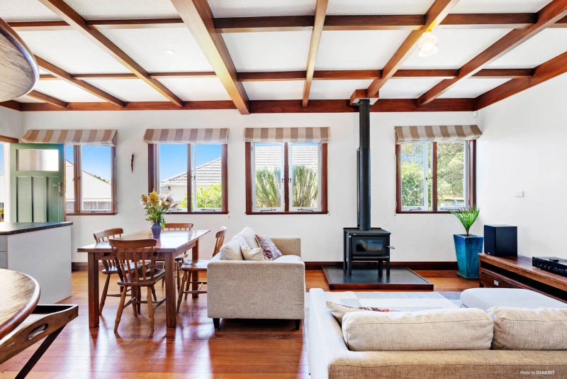 25 Waddell Avenue, Point England, Auckland - Carousel 2