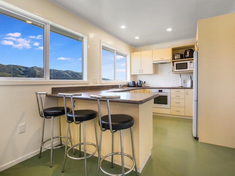 2 Spicer Place, Tawa, Wellington - Carousel 2