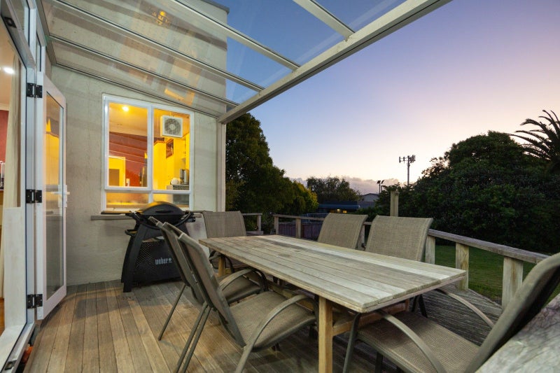 8 Russell Street, Palmerston North, Palmerston North - Carousel 13