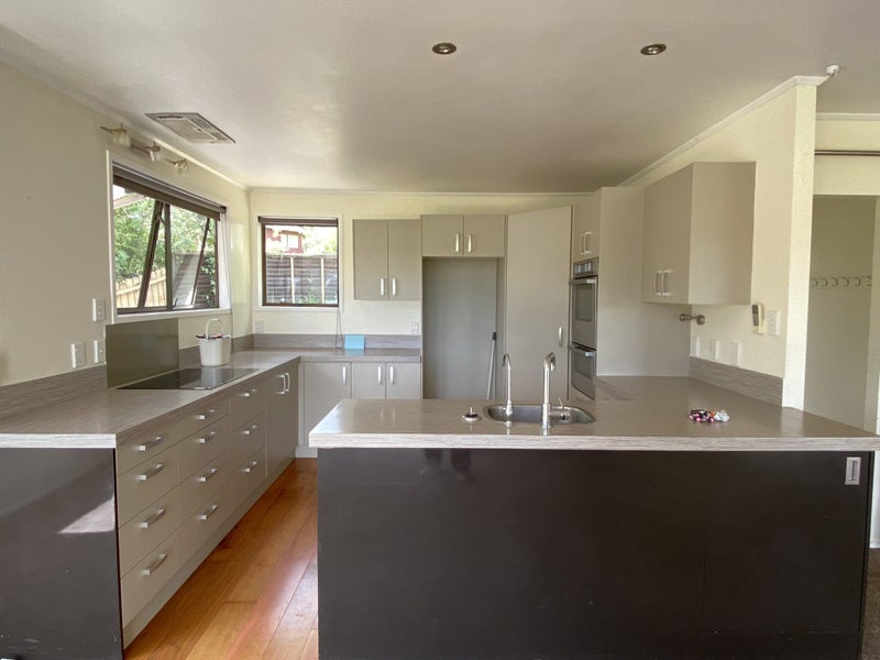 10 Standish Place, Bayview, Auckland - Carousel 2