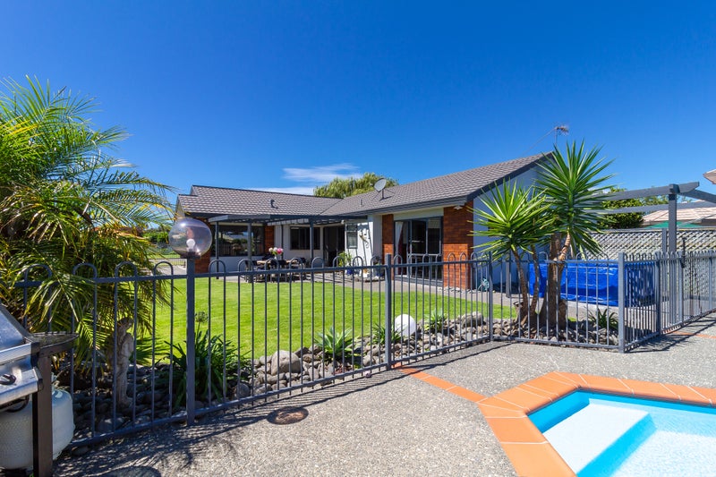 21 Kensington Drive, Taradale, Napier - Carousel 1